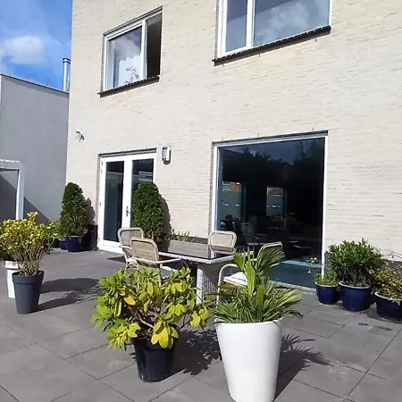 Luxury Villa, Free Parking, Close To The Center Frühstückspension Den Haag